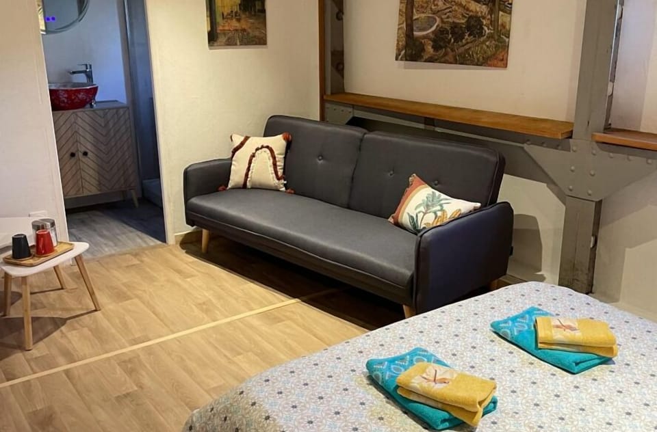 Comfort Room, River View | Free WiFi, bed sheets