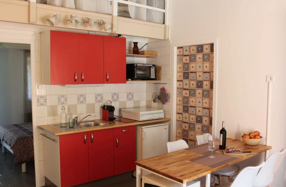 Economy Apartment, Garden View | Private kitchen