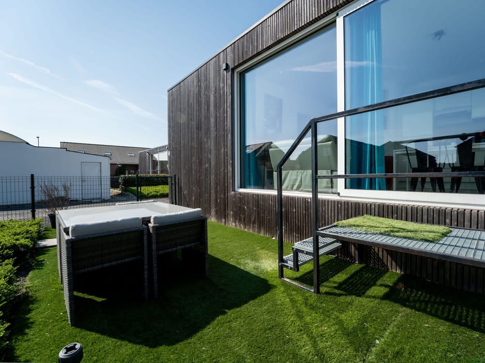 Home, Composite Material, Shade, Wood Flooring, Plank, Artificial Turf, Hardwood, Balcony, Deck, Daylighting