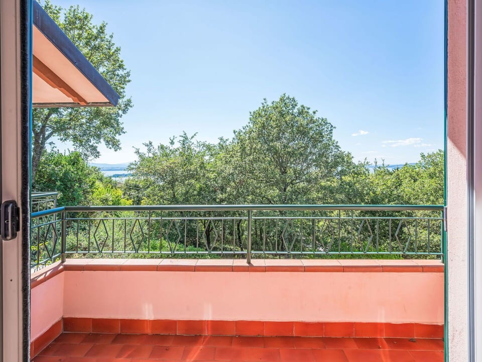Wood Stain, Shade, Balcony, Handrail, Eco Hotel, Daylighting