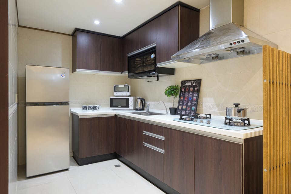 gas burner, dish dryer, toaster and microwave, everything you would need