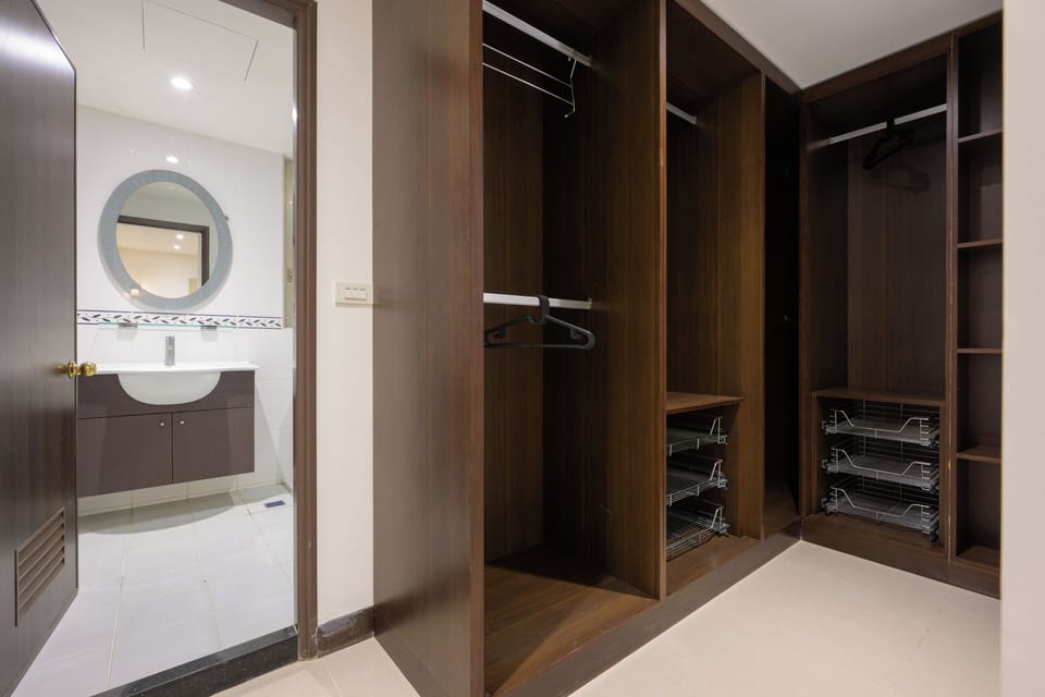 walk-in closet
