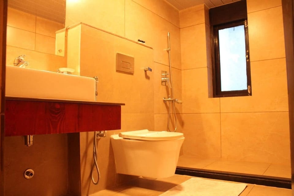 Slippers, bidet, towels