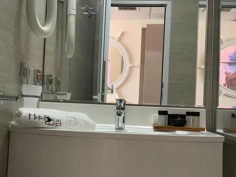 Family Room, Balcony | Bathroom | Shower, hair dryer, towels, soap