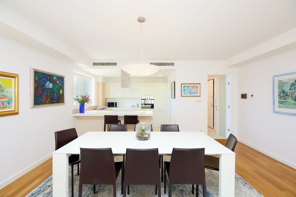Apartment (3 Bedrooms) | In-room dining