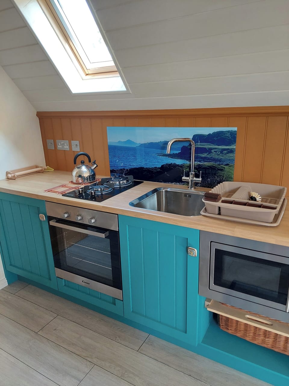 Cabin | Private kitchen | Fridge, microwave, oven, stovetop