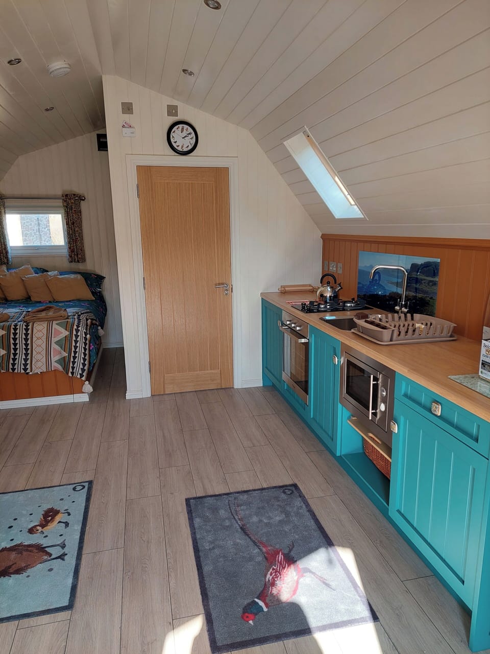 Cabin | Private kitchen | Fridge, microwave, oven, stovetop