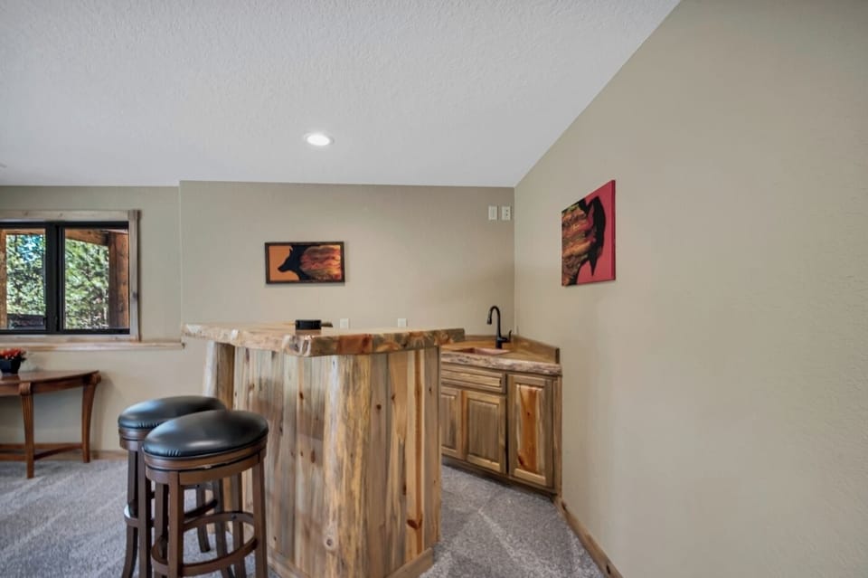 Wet bar- lower level