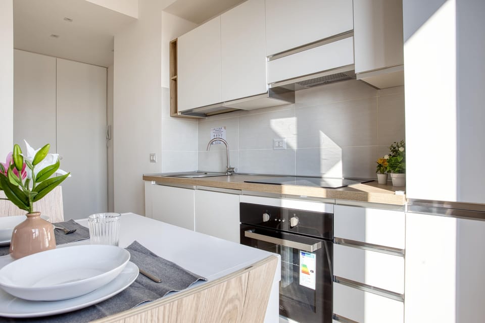 Apartment, 1 Double Bed, Balcony, City View | Private kitchen | Dining tables