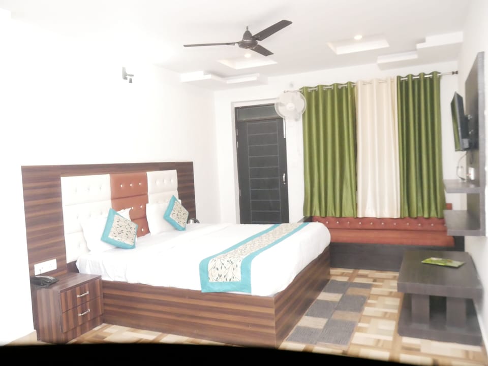 Deluxe Double or Twin Room, Balcony, Hill View | Iron/ironing board, free WiFi