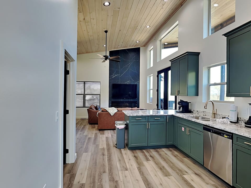 Fully Equipped Kitchen with Stainless Steel Appliances