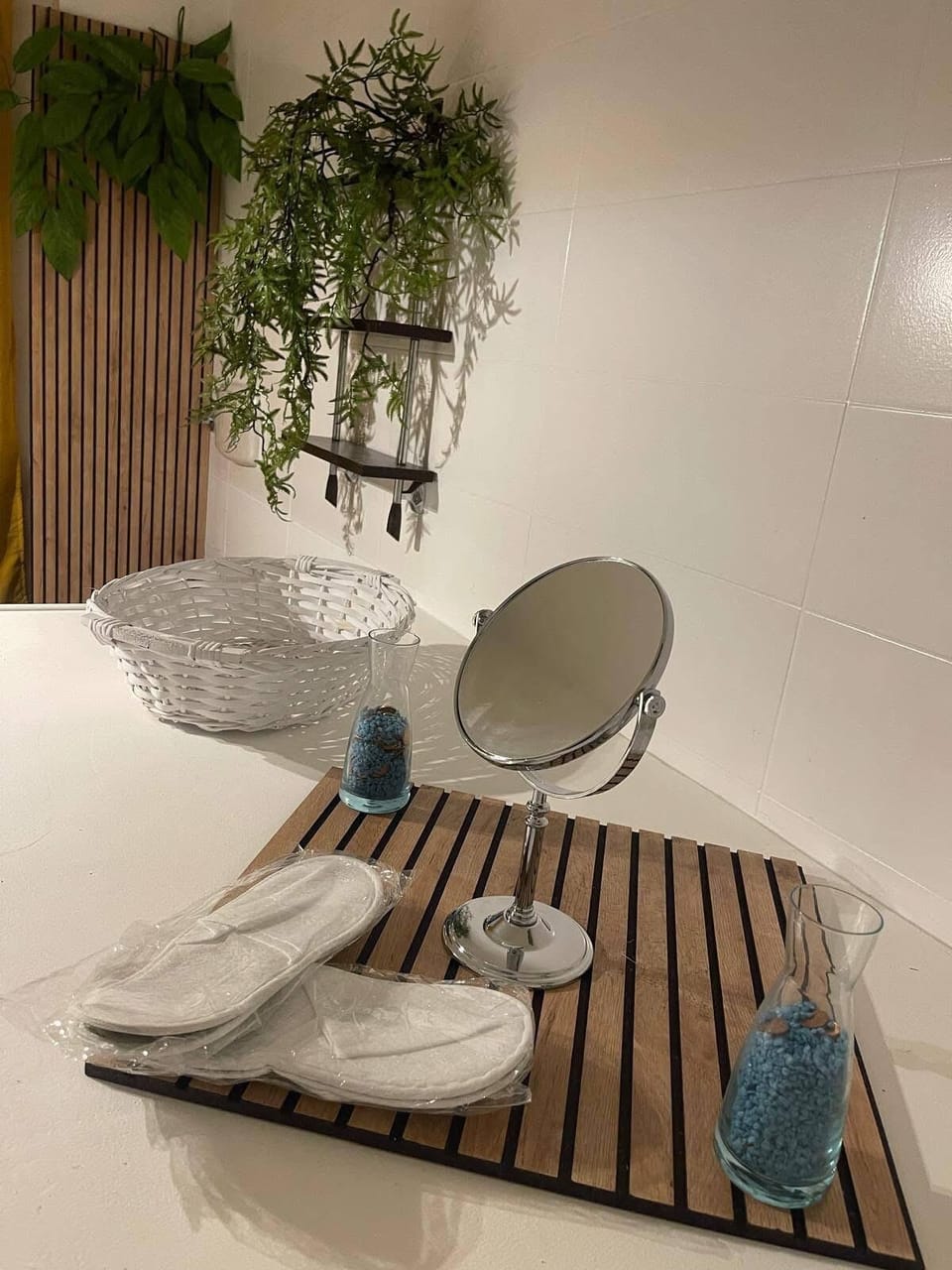 Deluxe Suite | Bathroom | Free toiletries, hair dryer, bathrobes, slippers
