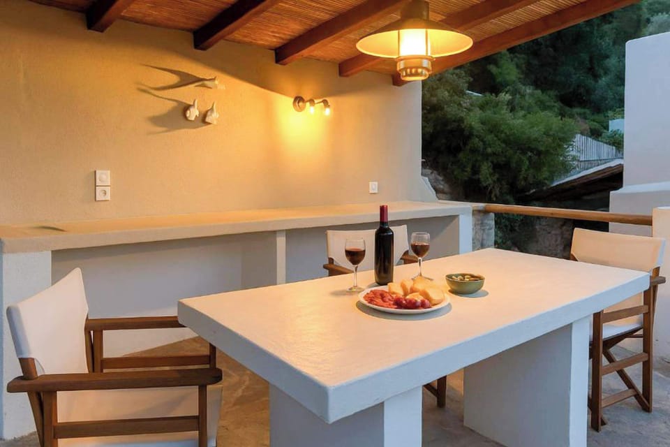 Perfect for alfresco meals under the pergola.