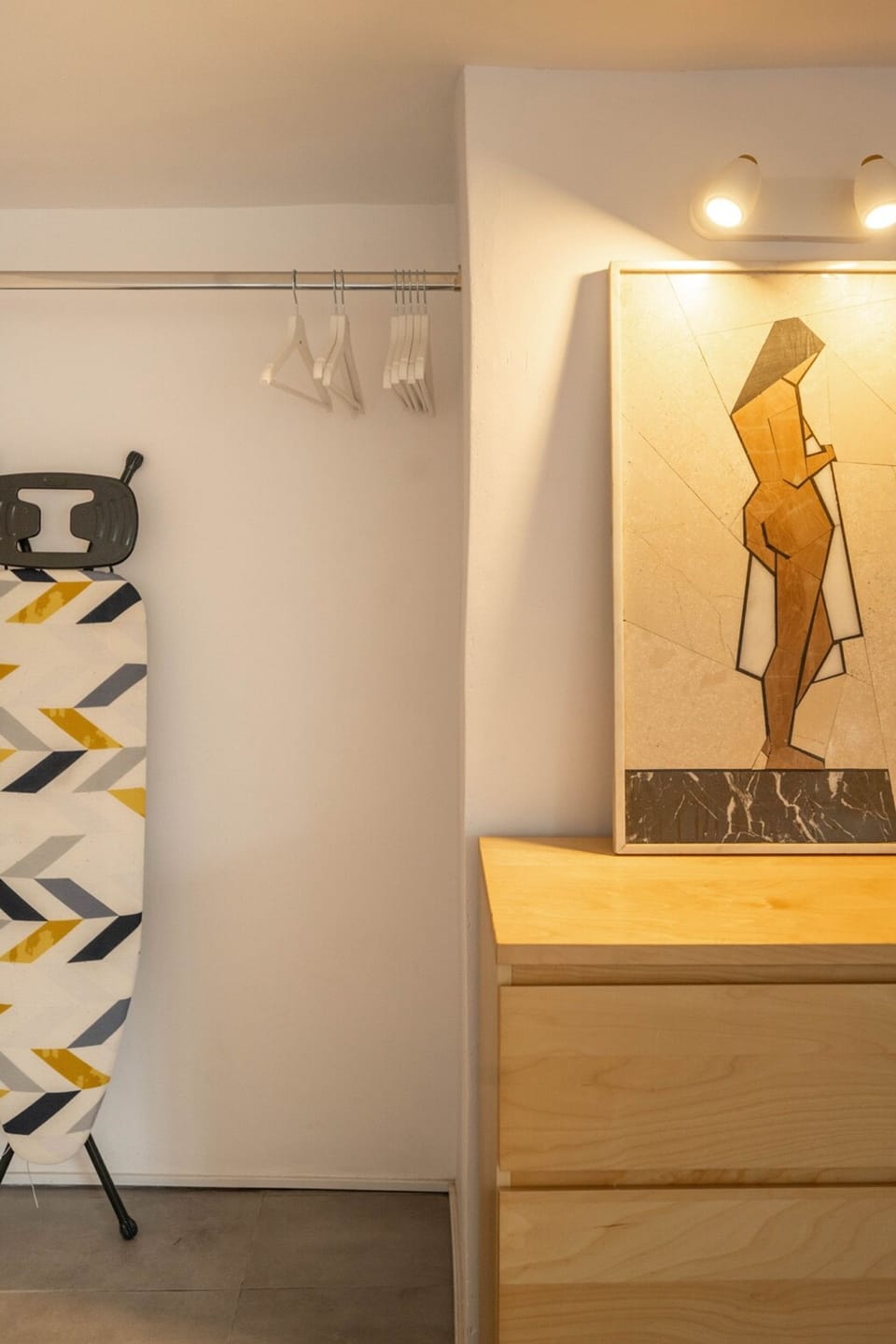 House | 4 bedrooms, desk