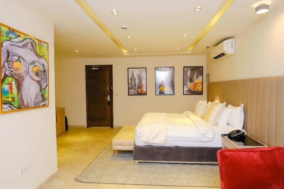 Deluxe Room, 1 King Bed | Soundproofing, free WiFi