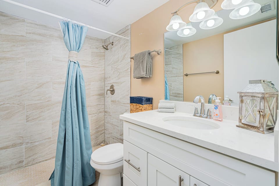 Ensuite Primary Bathroom