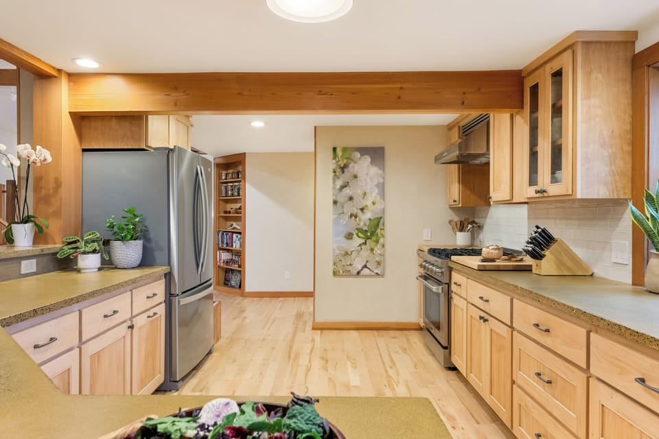 Spacious and Extremely Well Equipped Kitchen