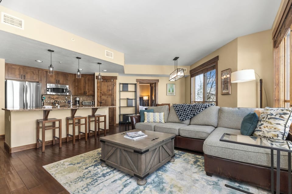 Living Room w/ Kitchen View