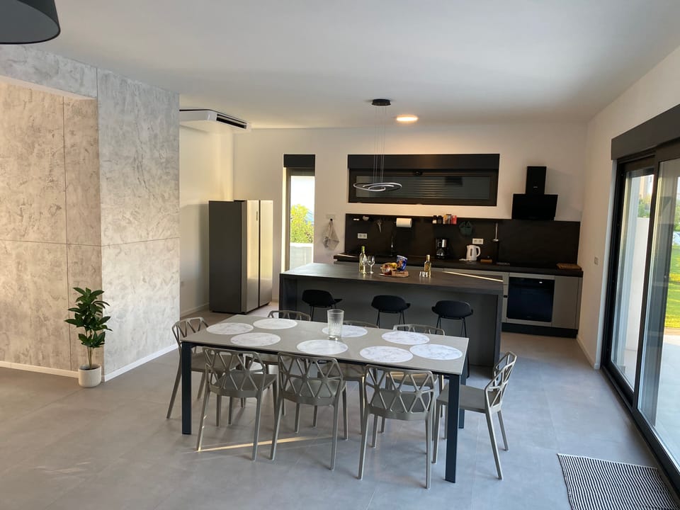 Luxury Villa, Garden View | Living area | 50-inch Smart TV with digital channels