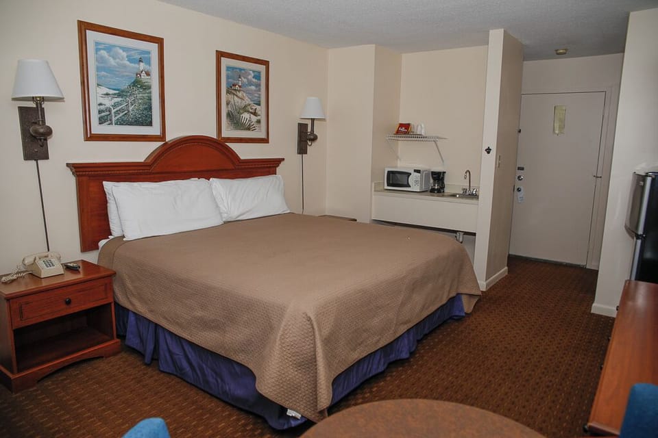 Room, 1 King Bed | Free WiFi