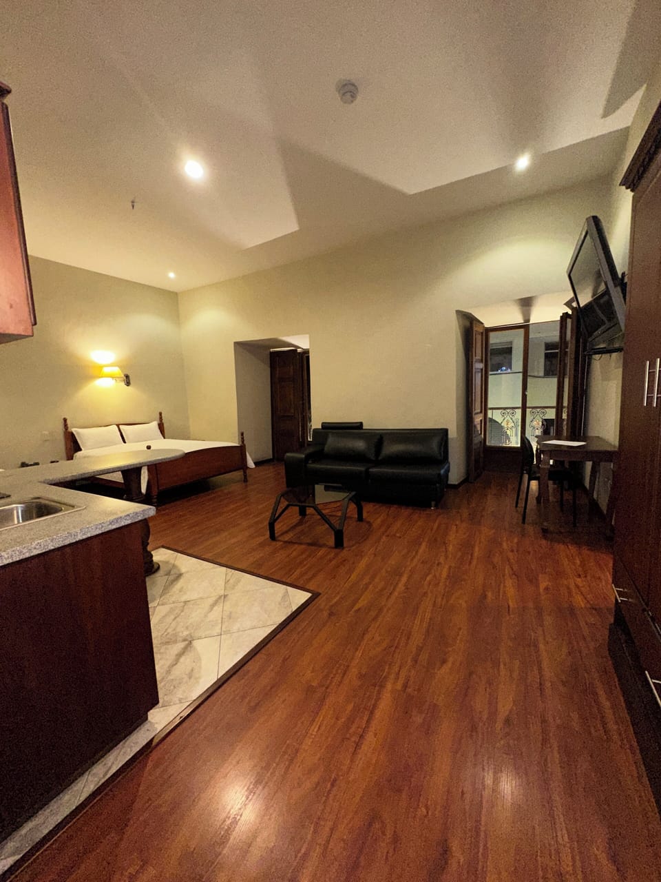 Superior Suite, Balcony | Desk, laptop workspace, WiFi (free), bed sheets