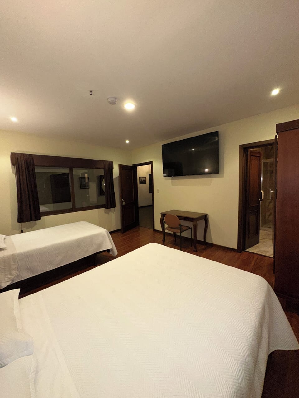 Desk, laptop workspace, WiFi (free), bed sheets