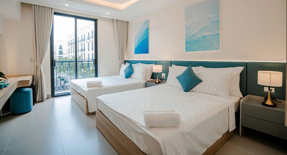 Deluxe Double or Twin Room, Balcony, City View | Bathroom | Separate tub and shower, hair dryer, slippers, bidet