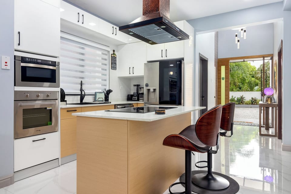 Deluxe Villa, Balcony, Garden View | Private kitchen