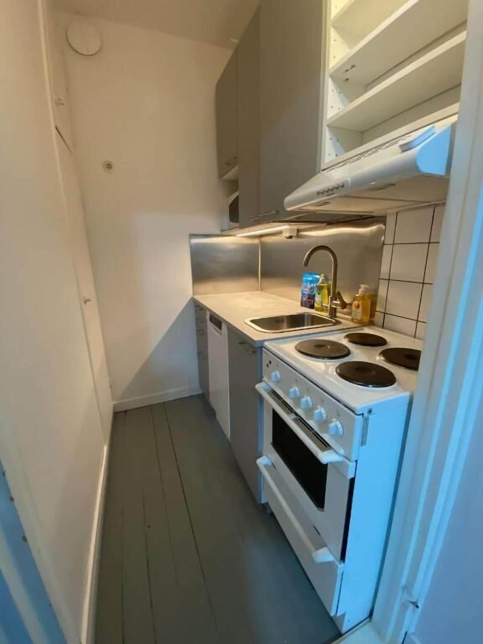 Standard Apartment, Courtyard View | Private kitchen