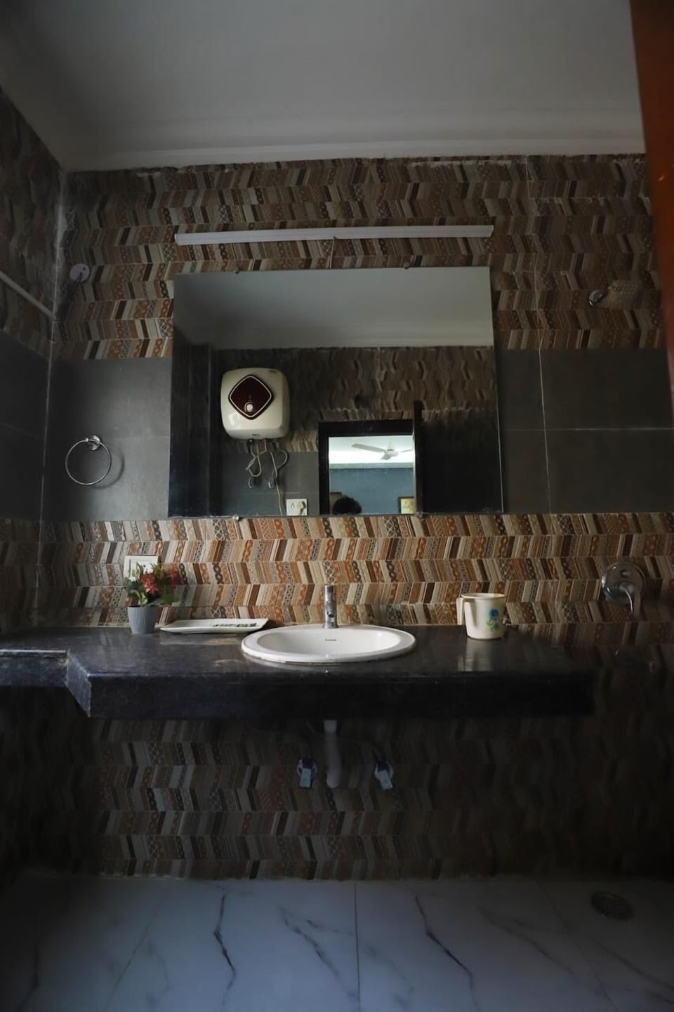 Deluxe Double Room, Balcony | Bathroom | Slippers