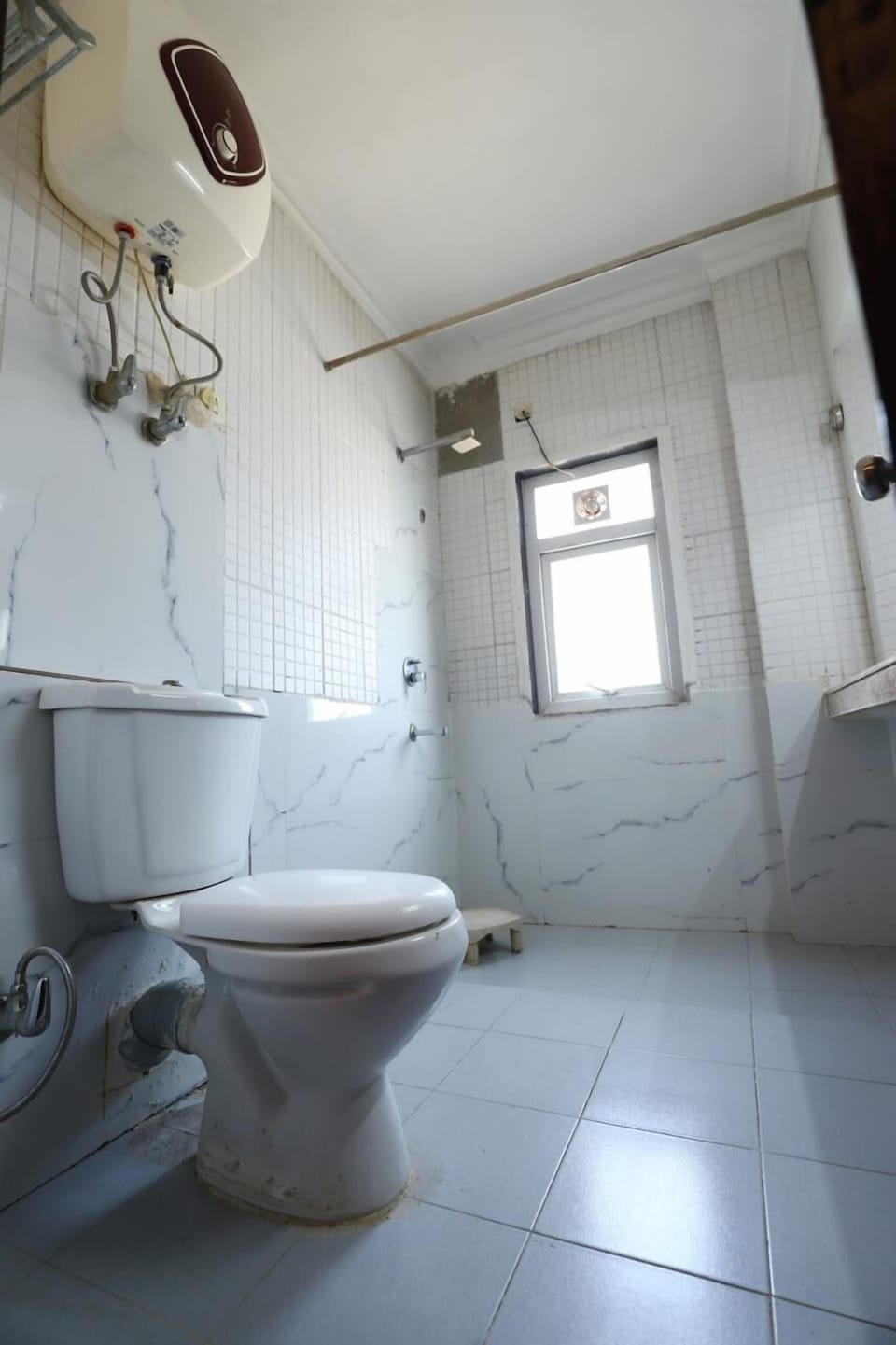 Deluxe Double Room, Balcony | Bathroom | Slippers