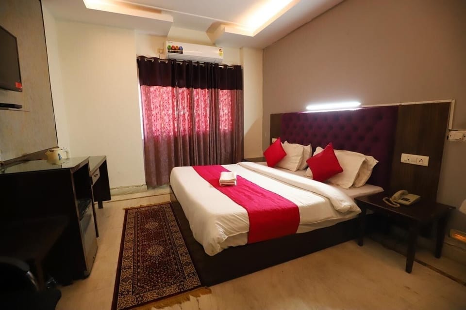 Deluxe Double Room, Balcony | Soundproofing, iron/ironing board, free WiFi