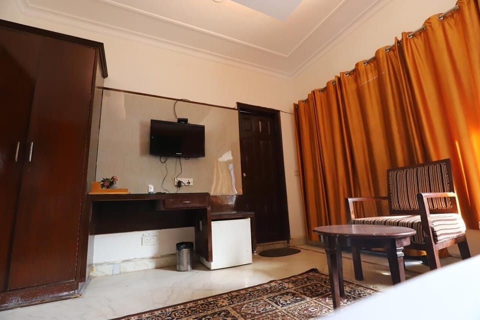 Deluxe Double Room, Balcony | Soundproofing, iron/ironing board, free WiFi