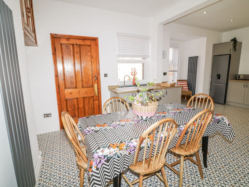 Cottage | Dining