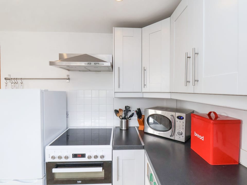 Dishwasher, cookware/dishes/utensils