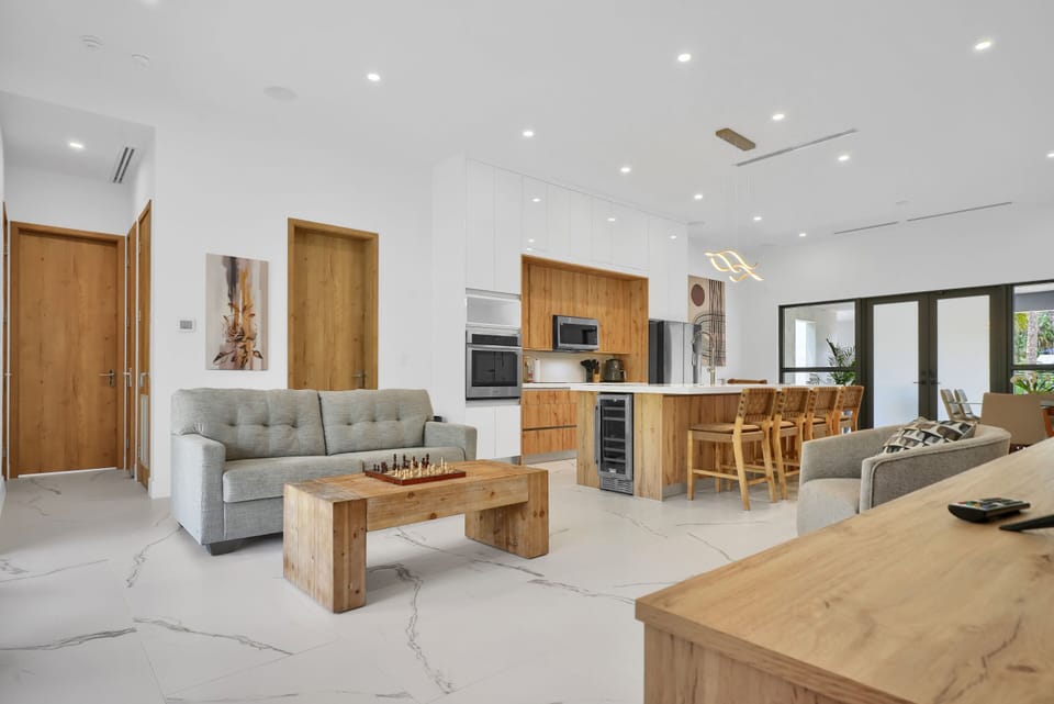 Panoramic House, Accessible, Private Bathroom (1902 Della Dr) | Interior