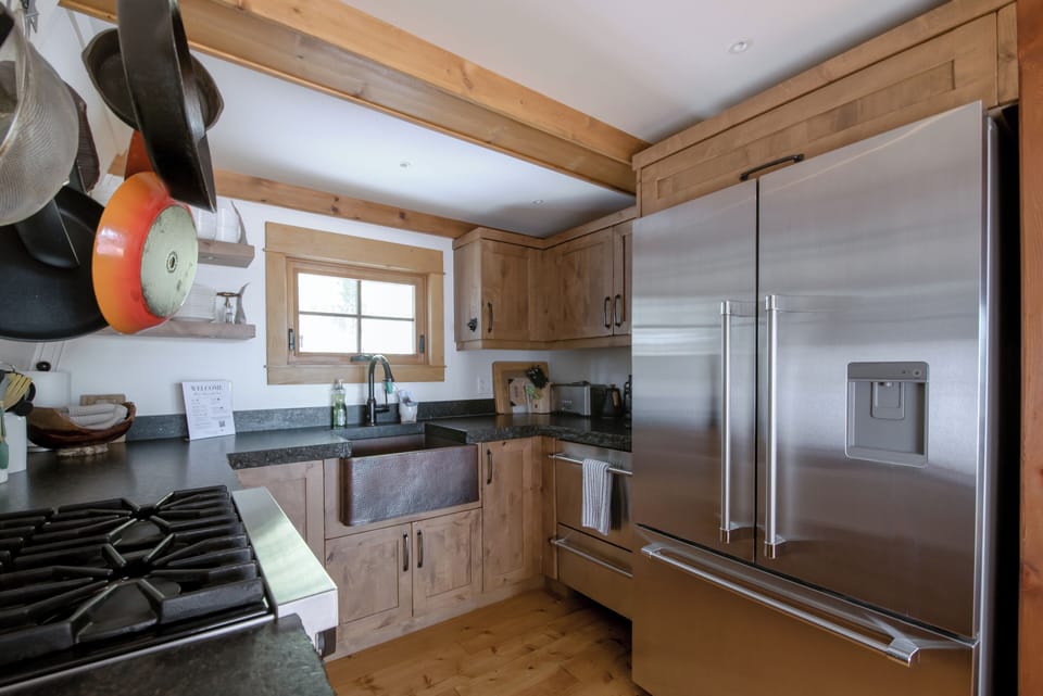 Fridge & Sink
