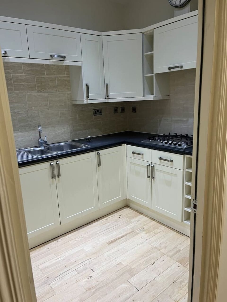The fully equipped kitchen