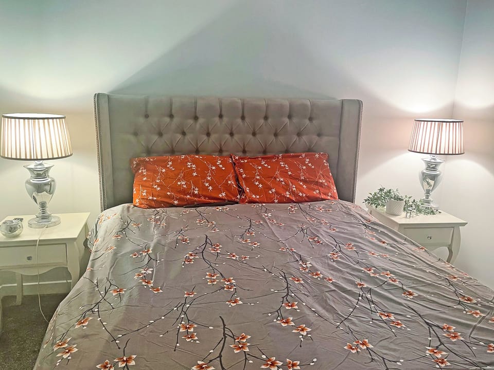 Double bedroom | Halo Apartment, Rawcliffe, near York