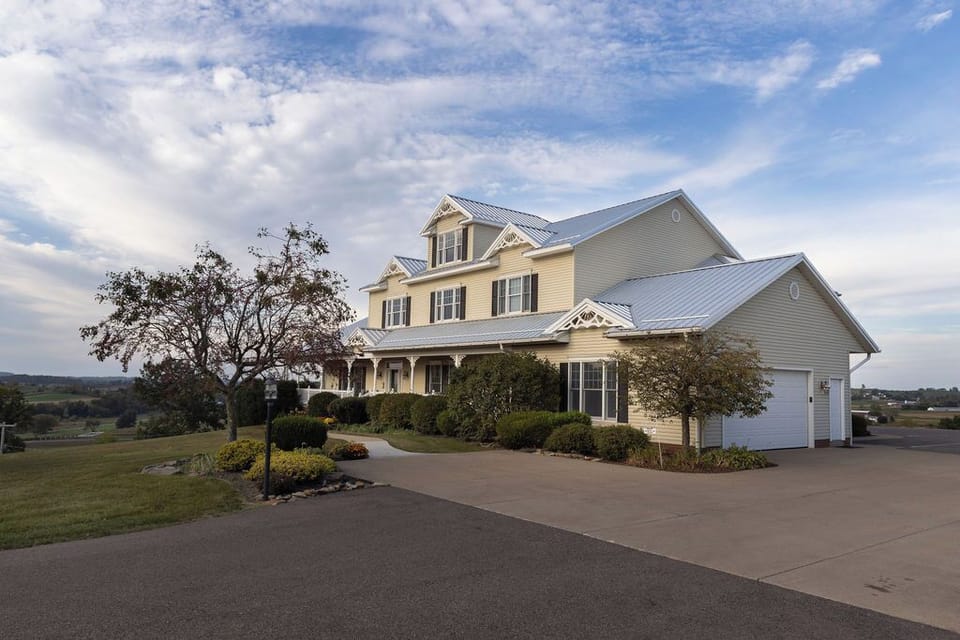 hillside-Exterior202