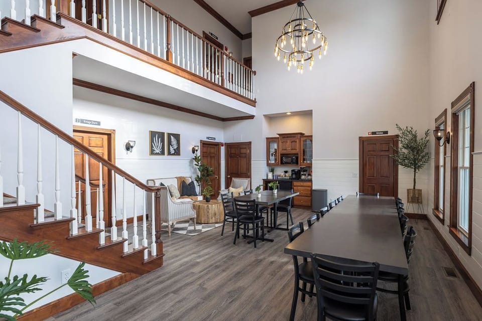 hillside-Dining202