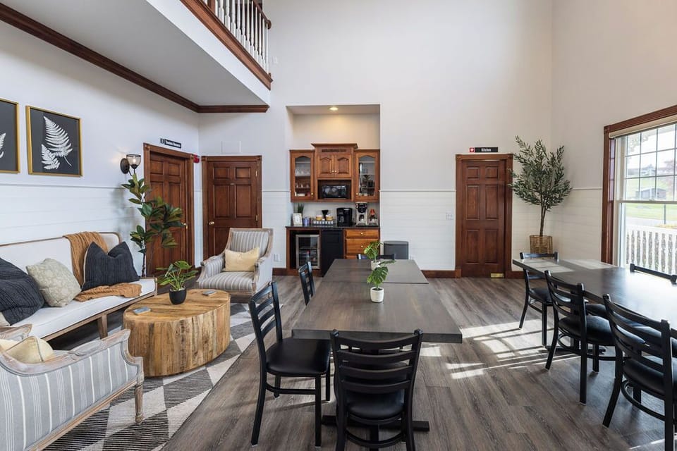 hillside-Dining203