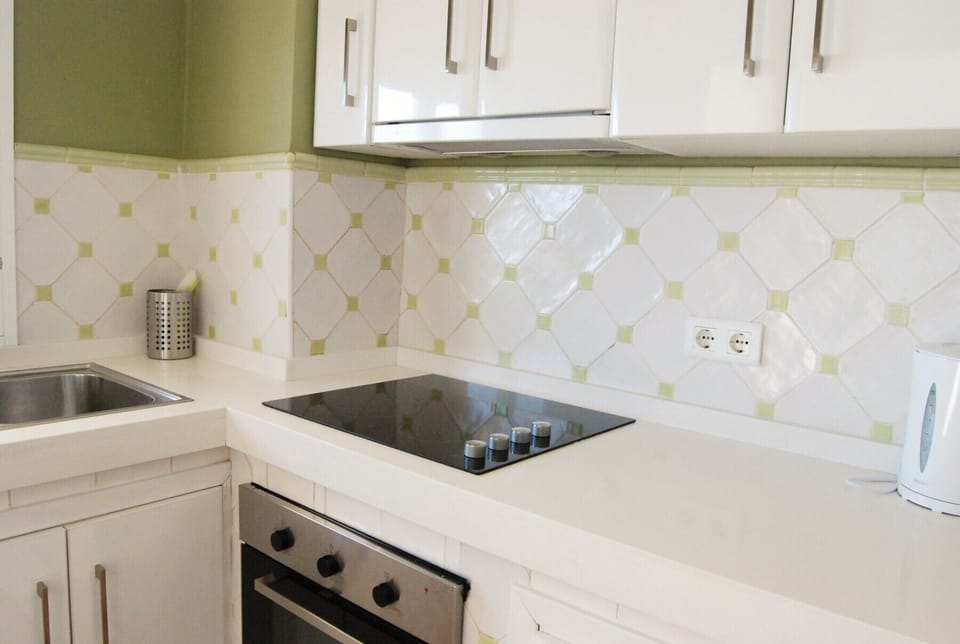 Microwave, oven, dishwasher, coffee/tea maker