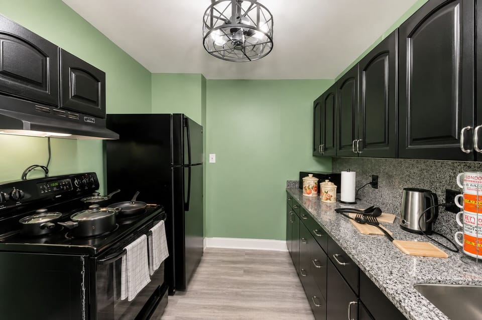 Condo, 3 Bedrooms, Non Smoking, Pool Access | Private kitchen | Dining table
