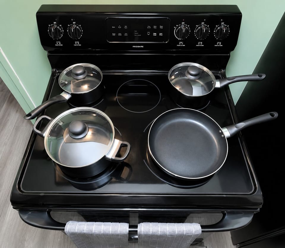 Condo, 3 Bedrooms, Non Smoking, Pool Access | Private kitchen | Dining table