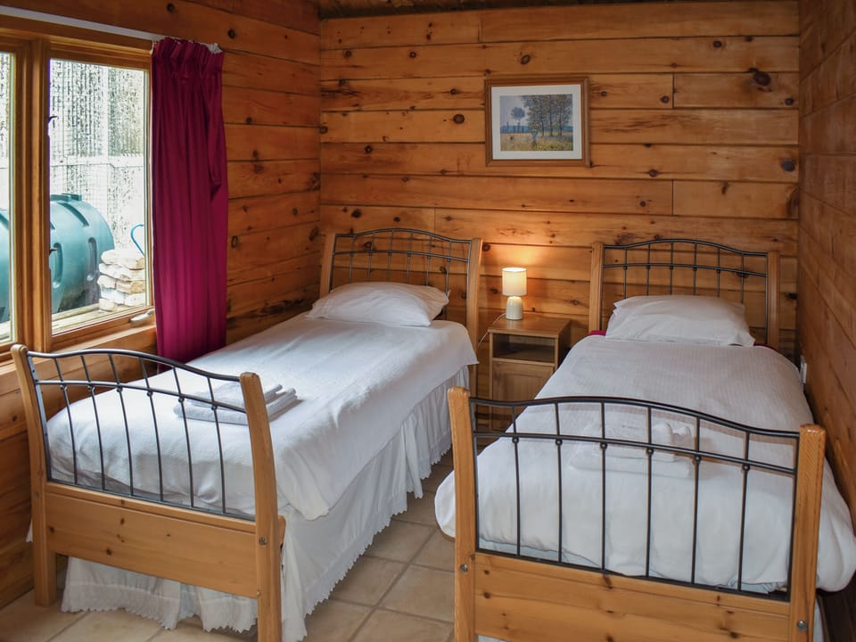 Twin bedroom | Dannoon, Burlescombe