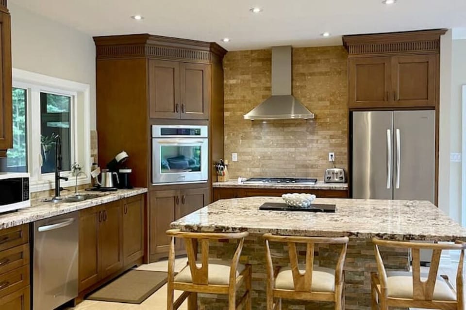 Fully equipped Chef's kitchen