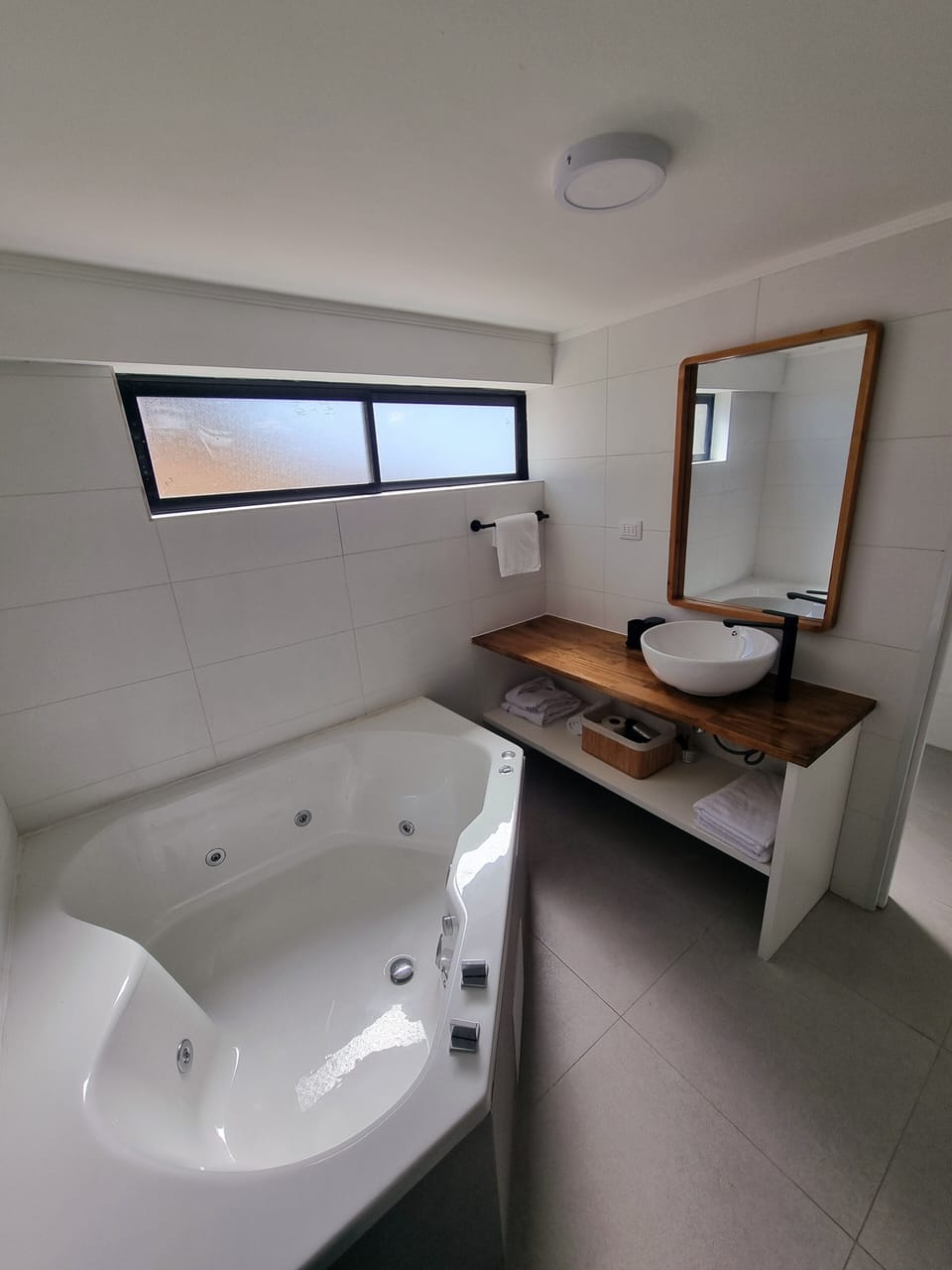 Superior Suite, Sea View | Private spa tub