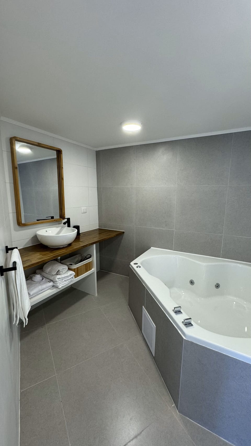Superior Suite, Sea View | Private spa tub