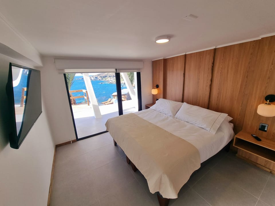 Superior Suite, Sea View | 1 bedroom, free WiFi